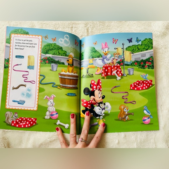 New Minnie Look & Find Book - Picture 3 of 4